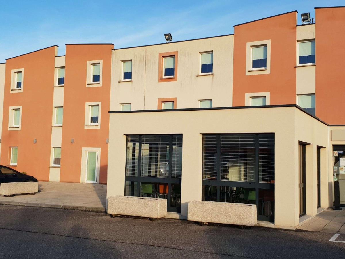 Ibis Budget Verdun Bagian luar foto